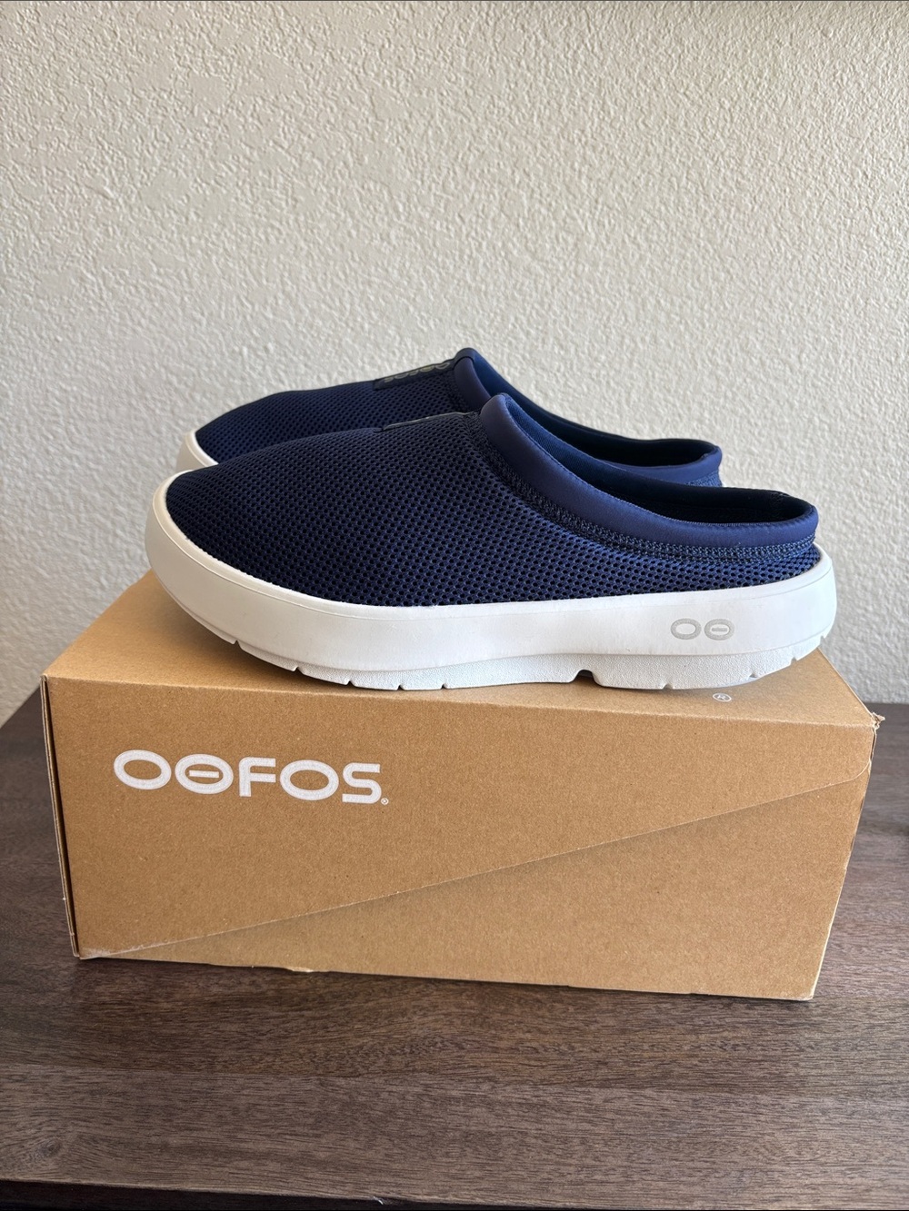 Oofos Men’s Oocoozie Sport Mule Navy size 9.5